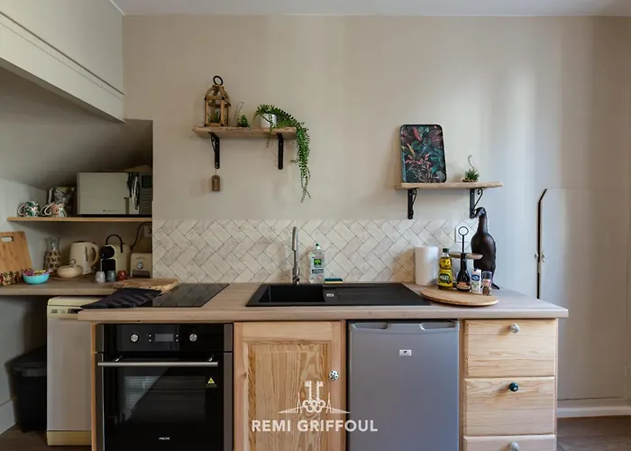 Апартаменты Emeraude Cozy Nest 3 Heart Of Historic District 2 Guests Онфлёр